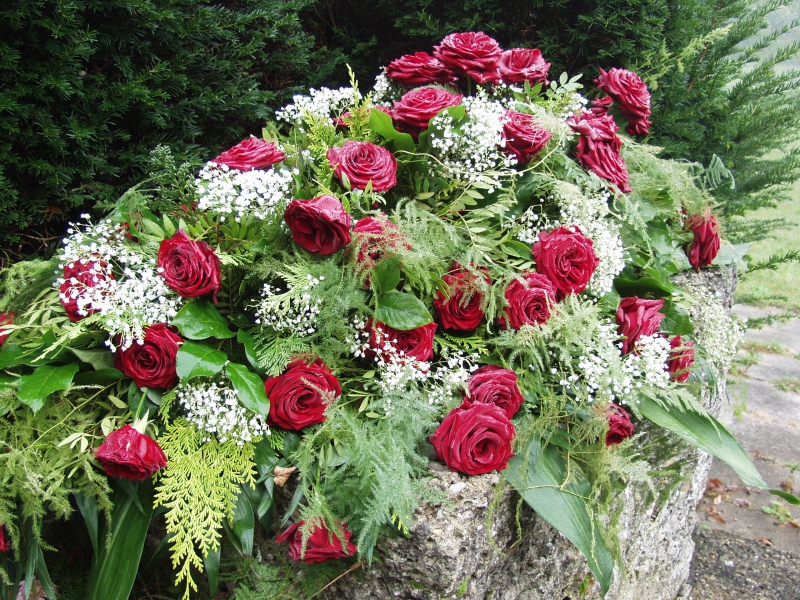 funeraire-LE BOURGUET-min_roses-61203